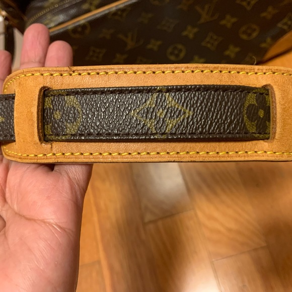 Louis Vuitton Nile Crossbody Bag - Picture 13 of 16